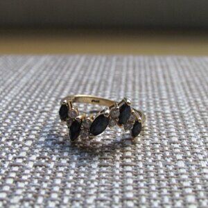 Gorgeous 14kt (yellow gold) Blue Sapphire & Diamond Ring